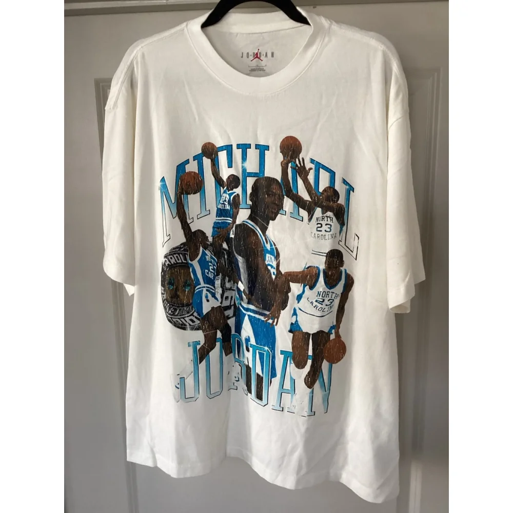 Jordan Flight Essentials Men’s Graphic T-Shirt Size: Large Color: Sail